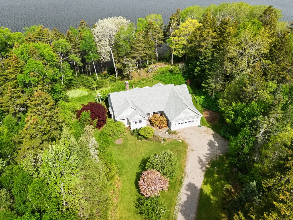 25 Cliff Drive South Thomaston ME 04858