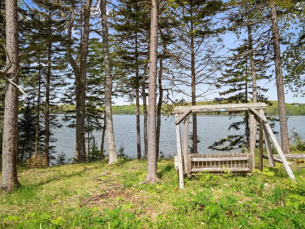 25 Cliff Drive South Thomaston ME 04858