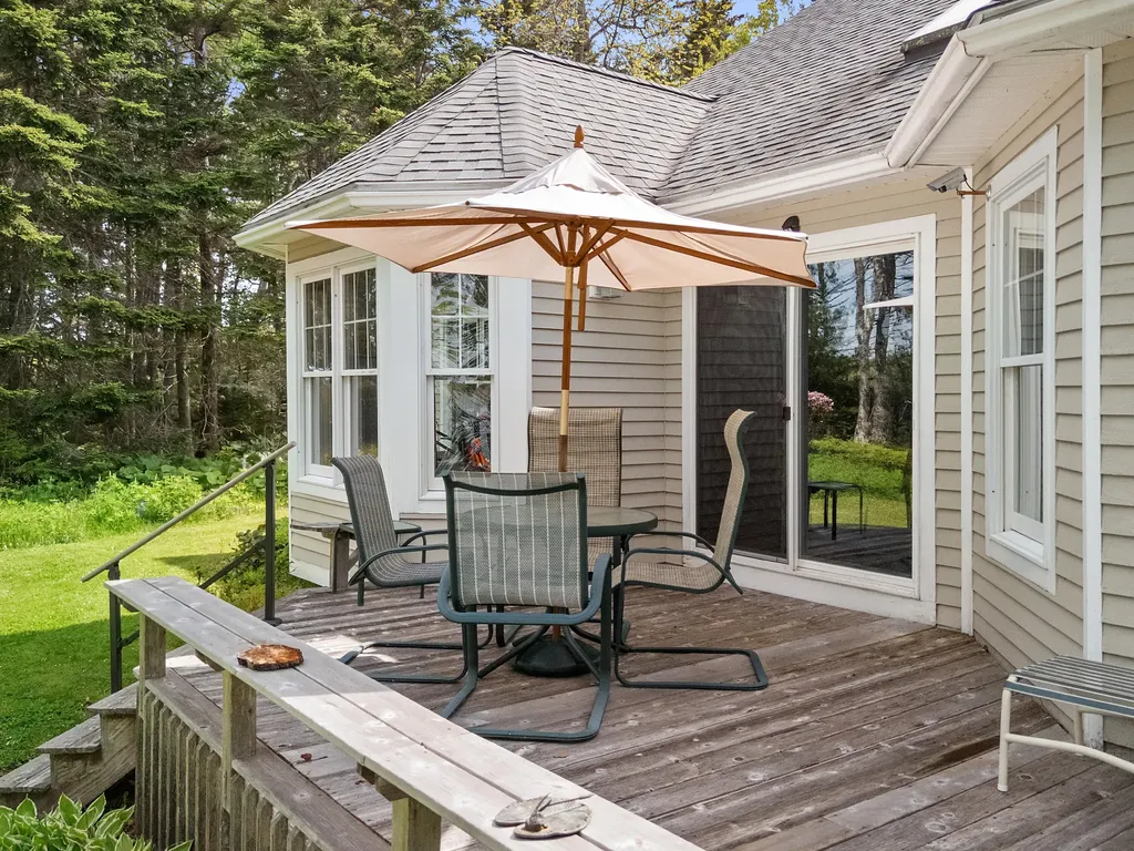 25 Cliff Drive South Thomaston ME 04858