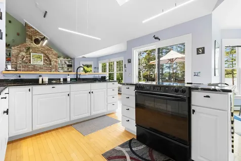 25 Cliff Drive South Thomaston ME 04858