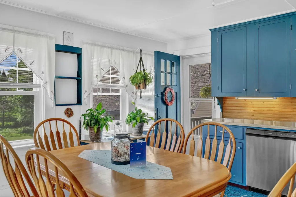 14 Brooklyn Heights Road Thomaston ME 04861
