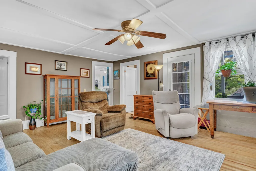 14 Brooklyn Heights Road Thomaston ME 04861