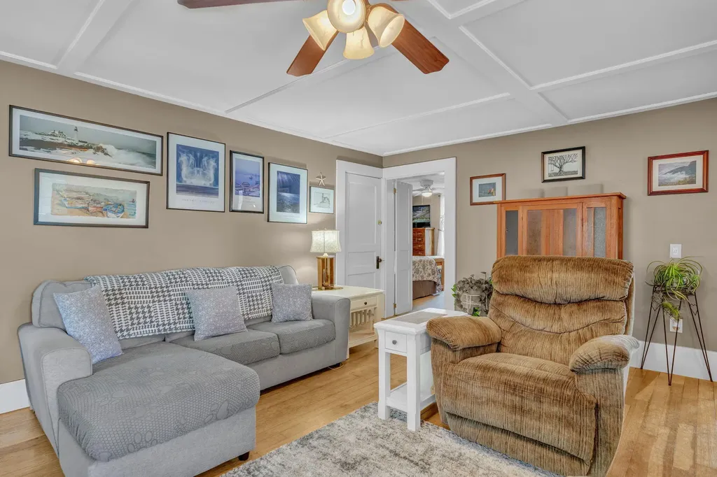 14 Brooklyn Heights Road Thomaston ME 04861