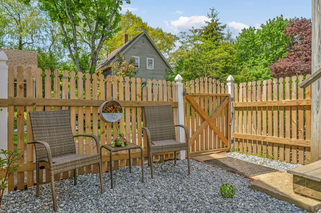 14 Brooklyn Heights Road Thomaston ME 04861