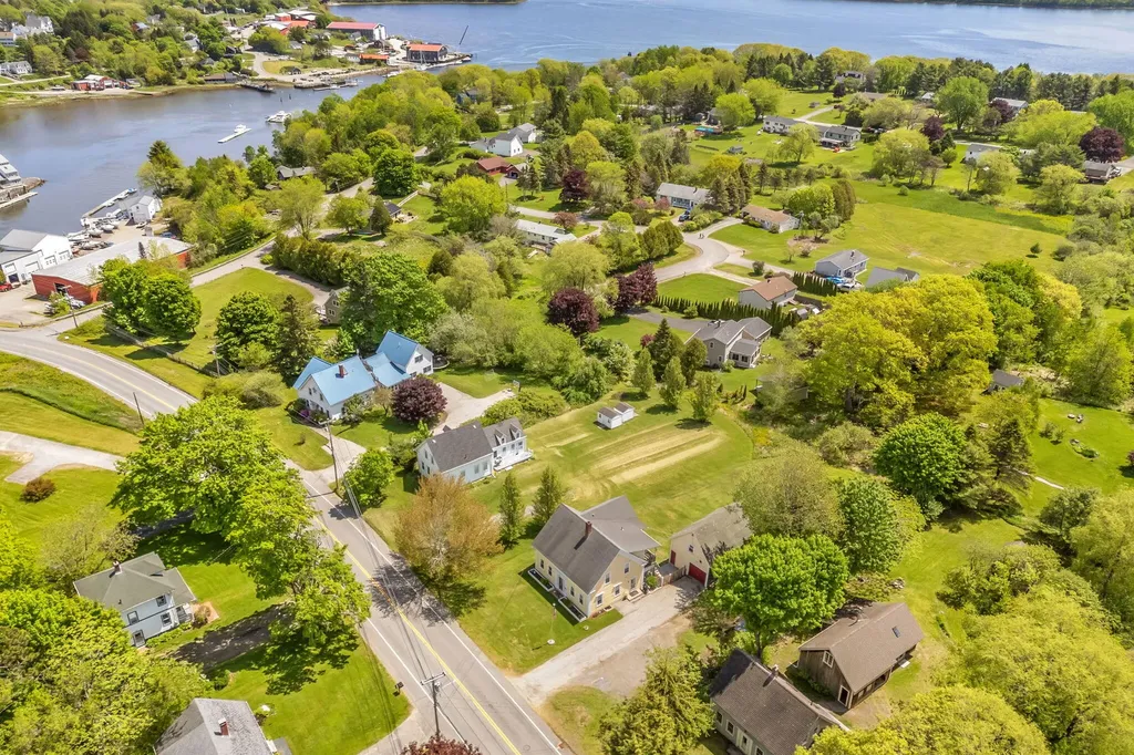 14 Brooklyn Heights Road Thomaston ME 04861