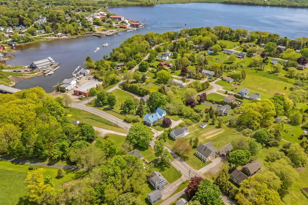 14 Brooklyn Heights Road Thomaston ME 04861