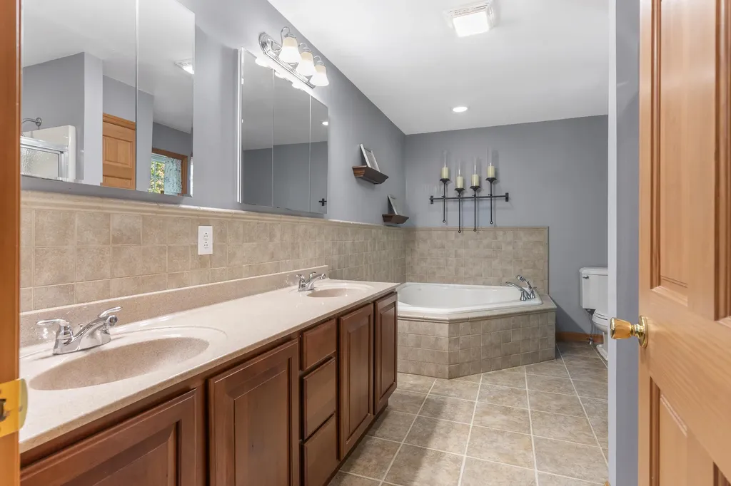 81 Lower Cross Road Nobleboro ME 04555