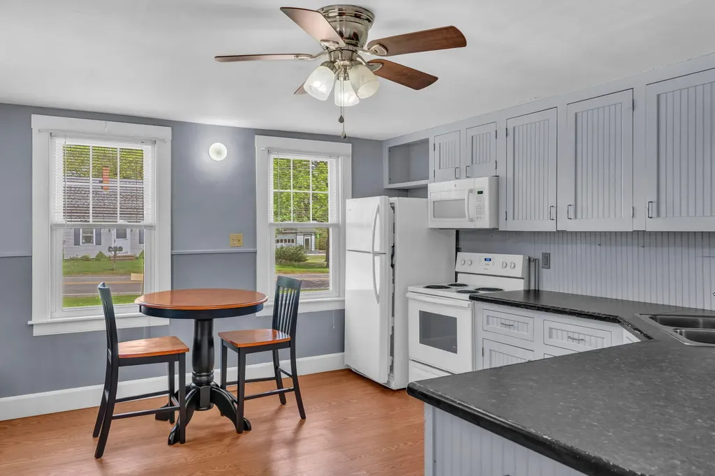 14 Brooklyn Heights Road Thomaston ME 04861