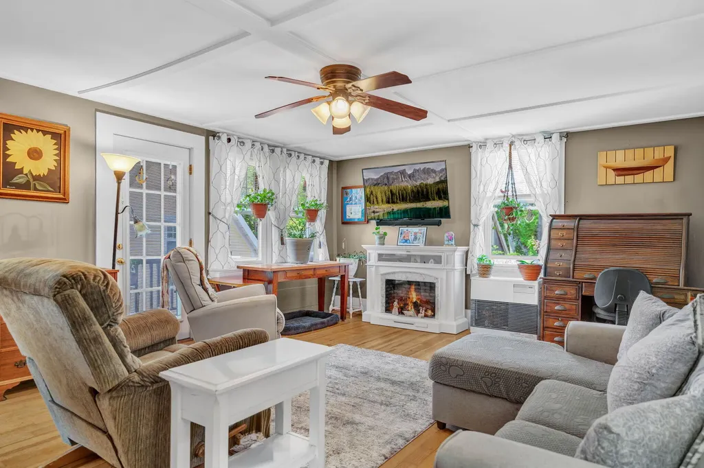 14 Brooklyn Heights Road Thomaston ME 04861
