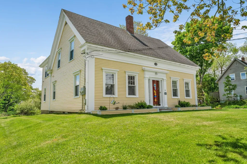 14 Brooklyn Heights Road Thomaston ME 04861