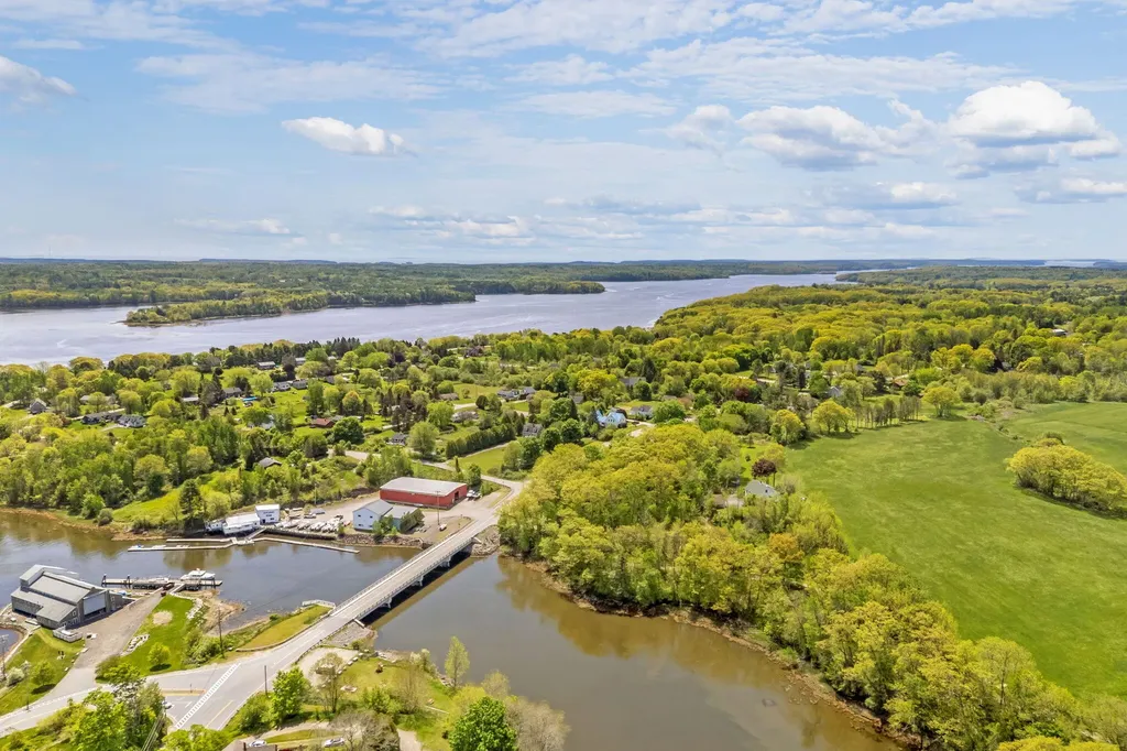 14 Brooklyn Heights Road Thomaston ME 04861