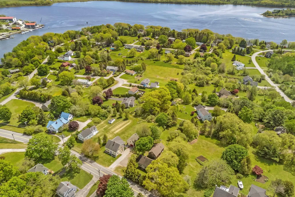 14 Brooklyn Heights Road Thomaston ME 04861