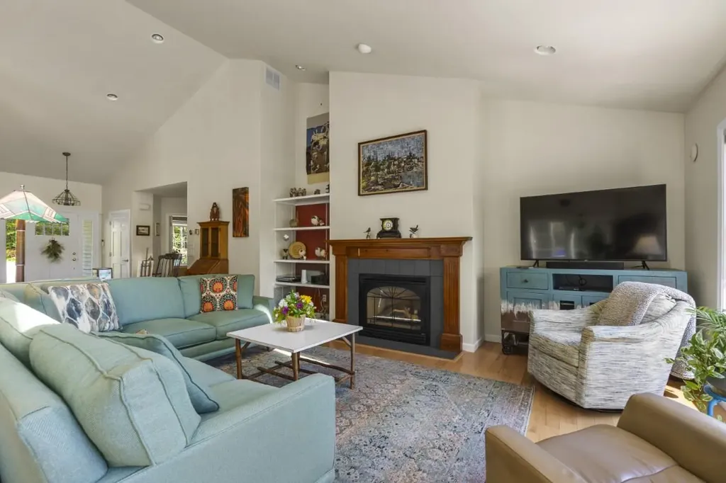 236 Lakeside Drive Boothbay Harbor ME 04538