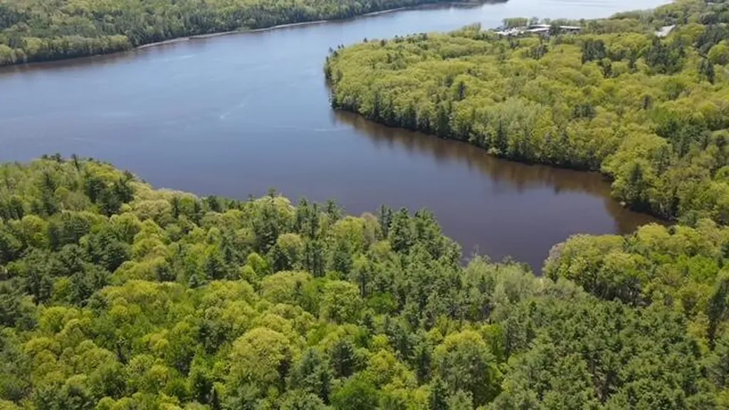 39 Lower Oak Point Road Winterport ME 04496