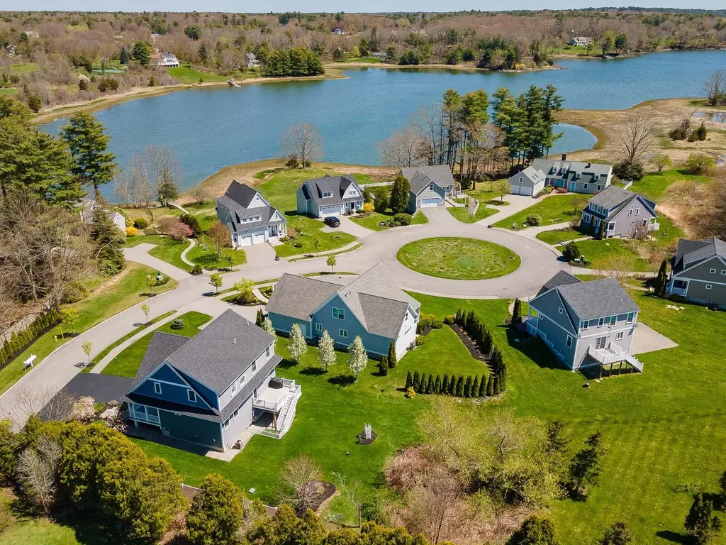 2 Cottage Way Kittery ME 03904