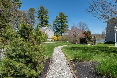 2 Cottage Way Kittery ME 03904