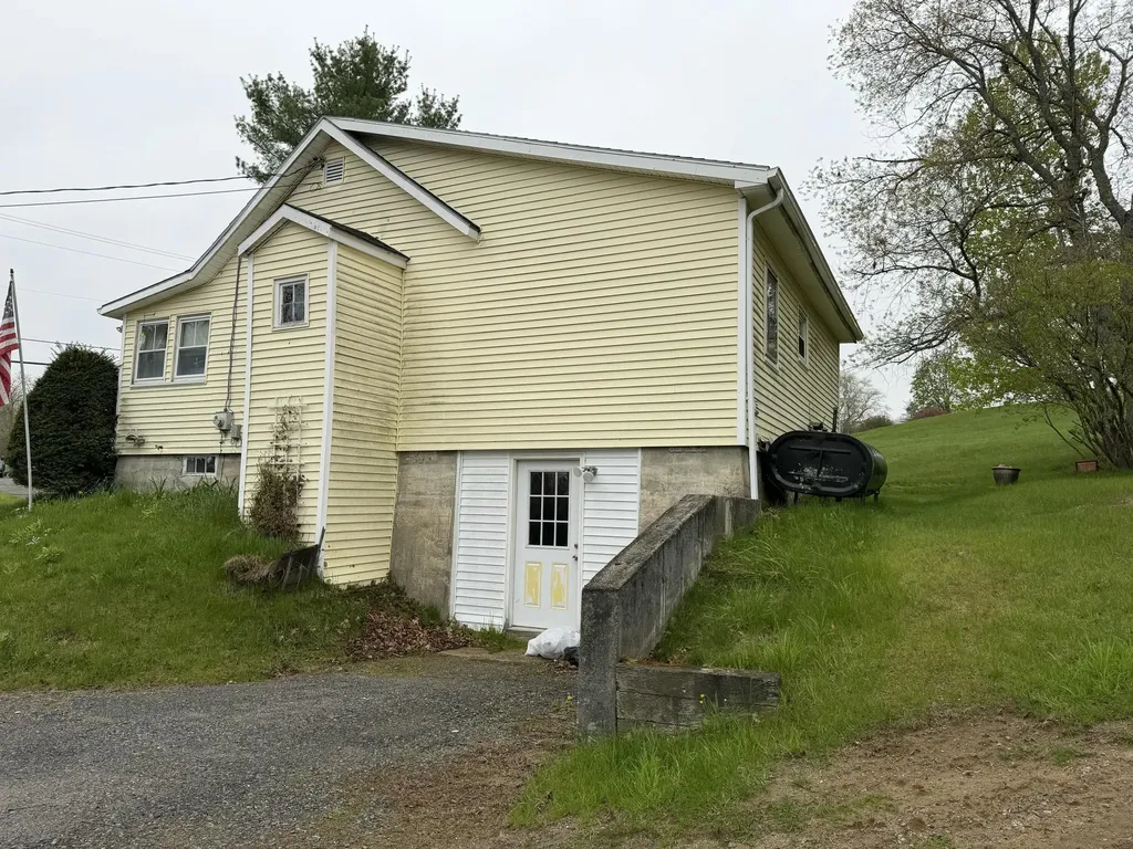 39 Capen Road Gardiner ME 04345