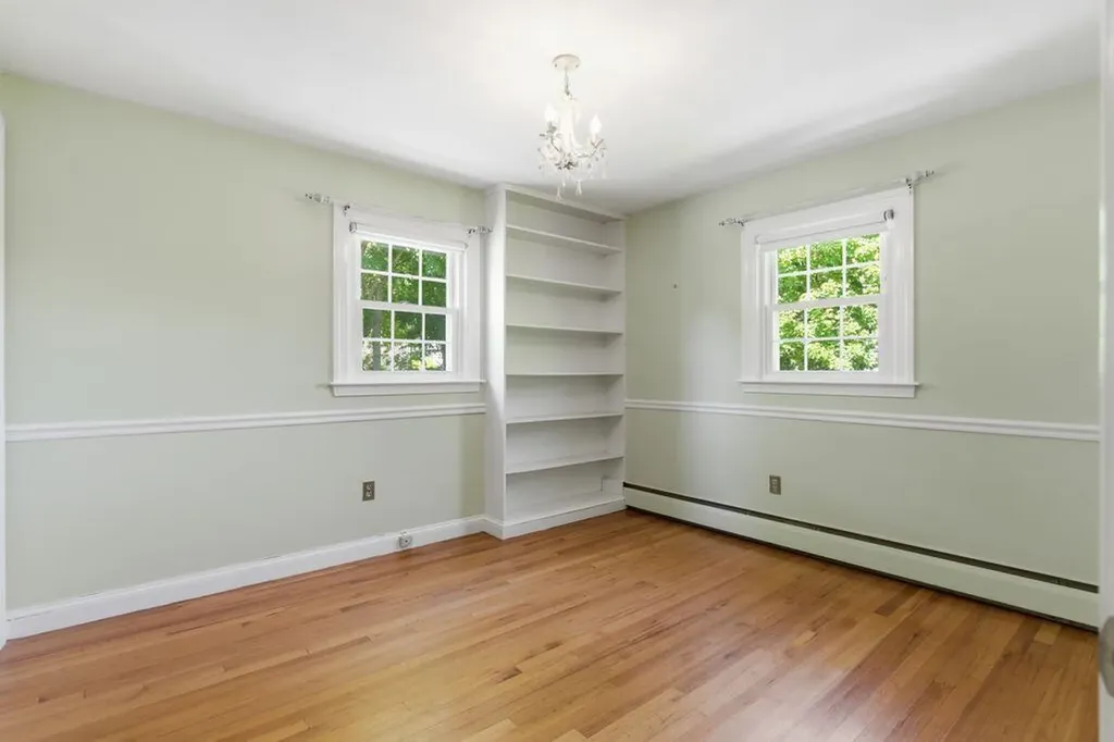 128 Curtis Road Portland ME 04103
