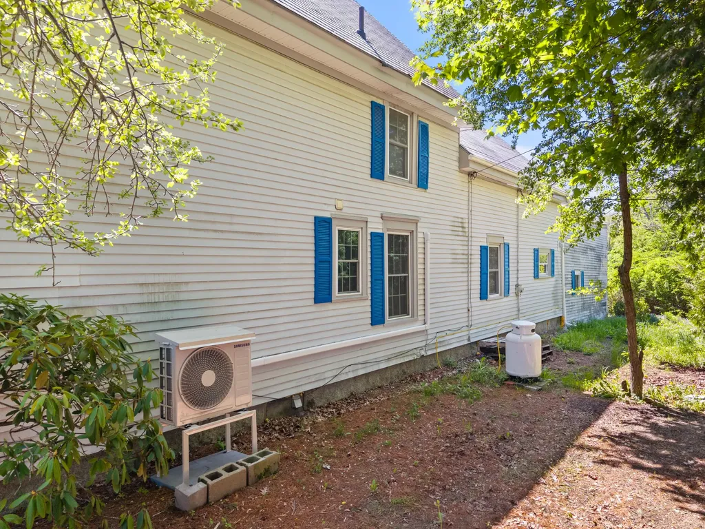 31 Dean Street Winterport ME 04496