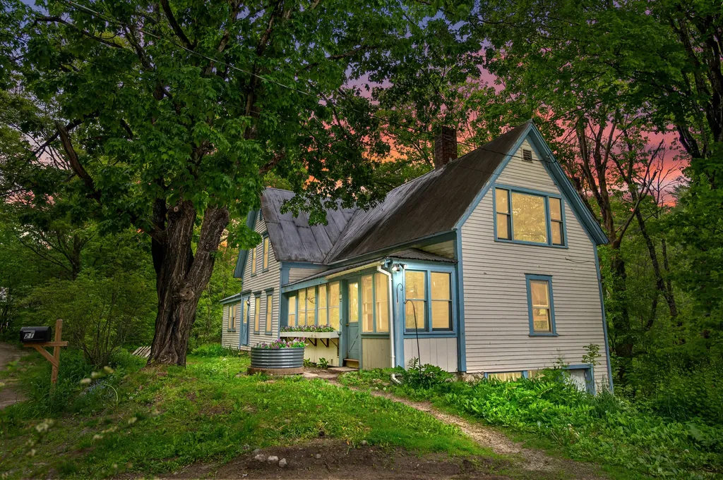 21 Dearborn Road Hiram ME 04041