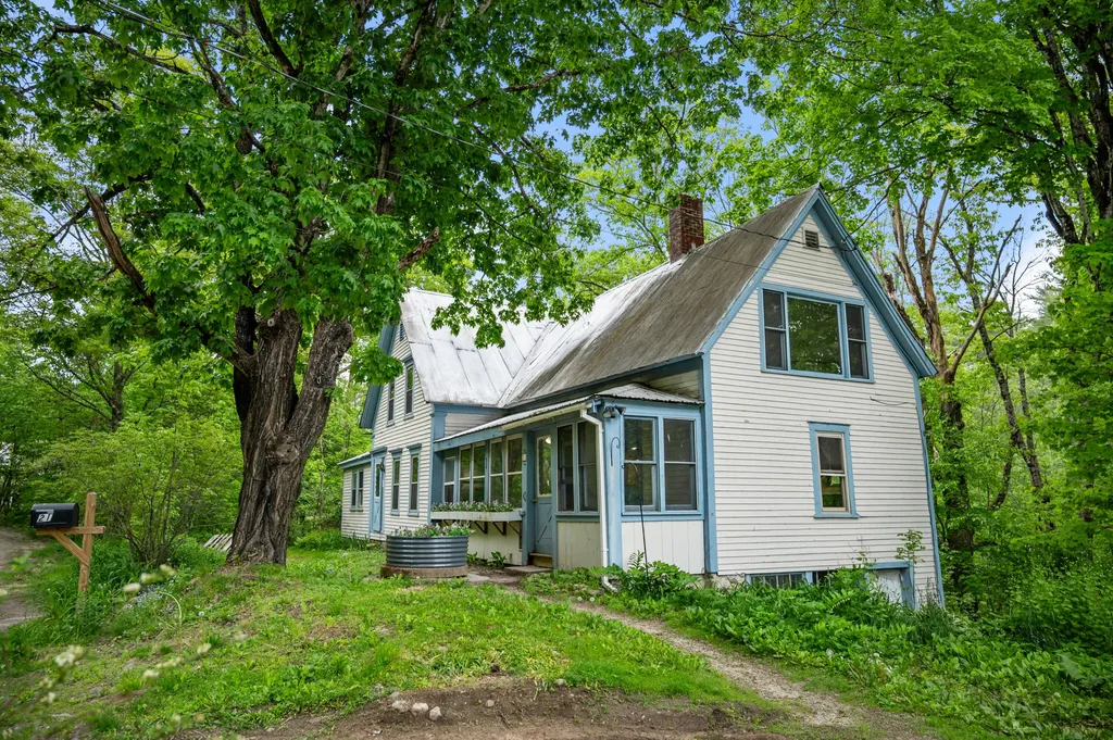 21 Dearborn Road Hiram ME 04041
