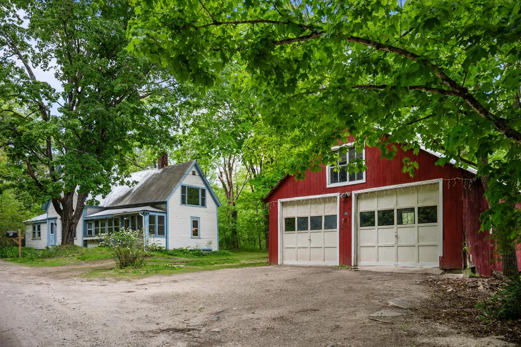 21 Dearborn Road Hiram ME 04041