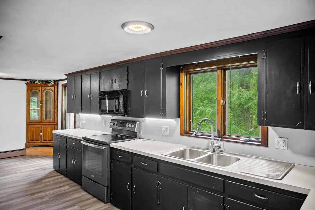 21 Dearborn Road Hiram ME 04041