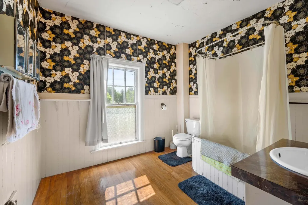 179 Main Street West Paris ME 04289
