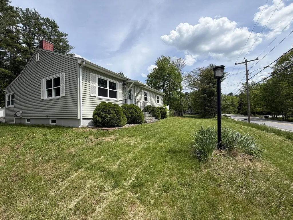 231 River Road Topsham ME 04086