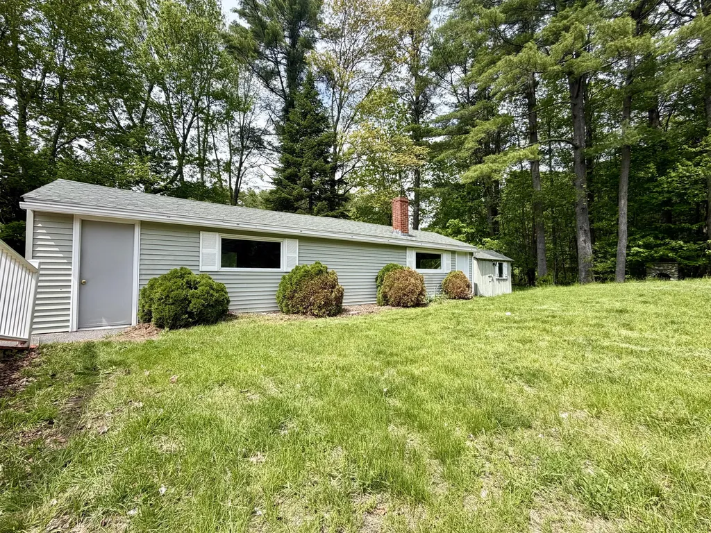 231 River Road Topsham ME 04086