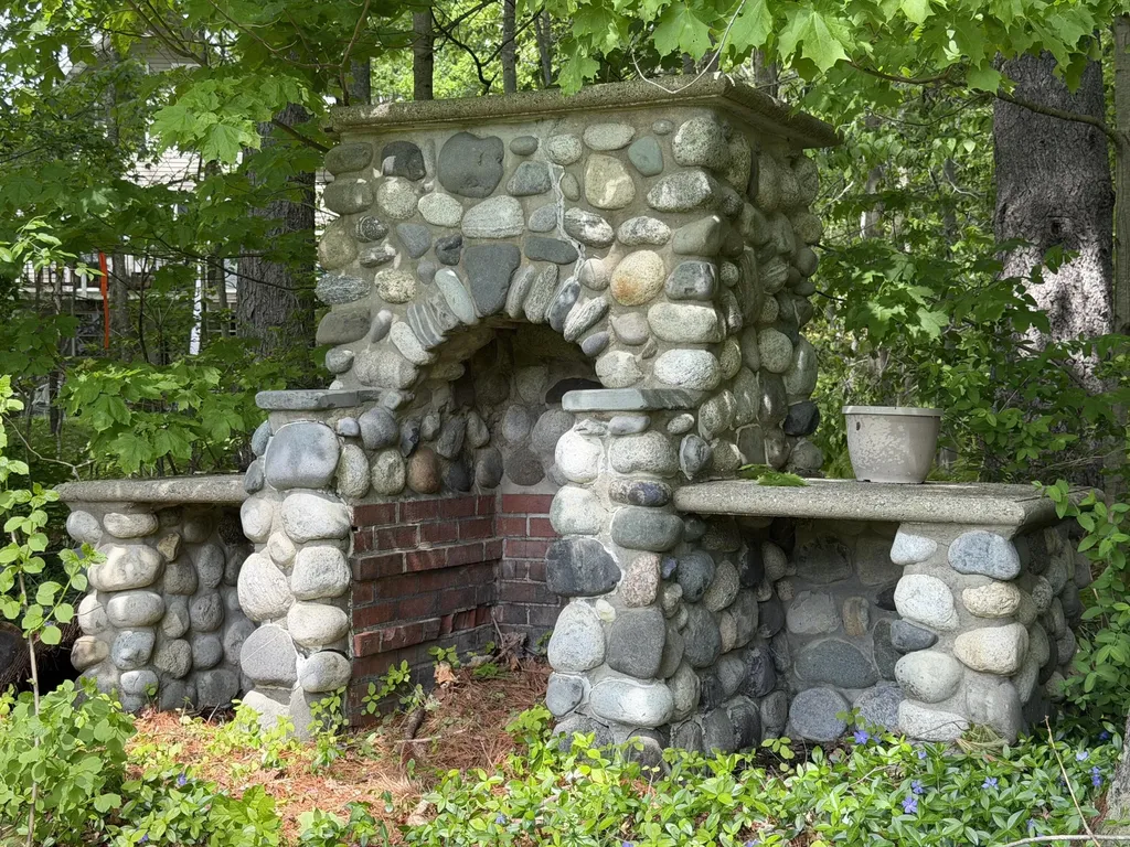 231 River Road Topsham ME 04086