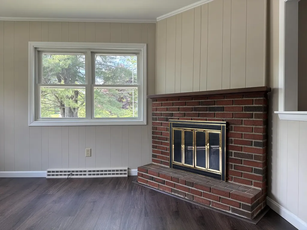 231 River Road Topsham ME 04086