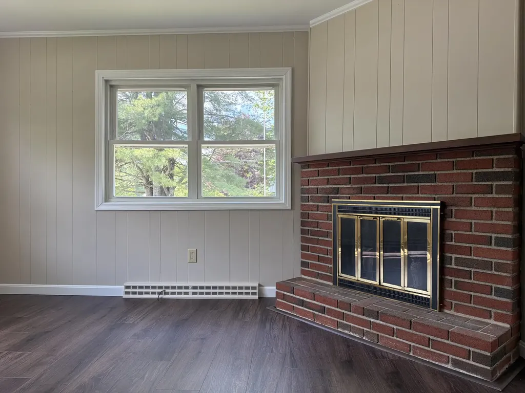 231 River Road Topsham ME 04086