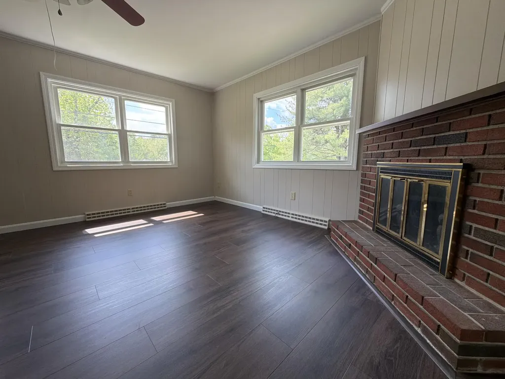 231 River Road Topsham ME 04086