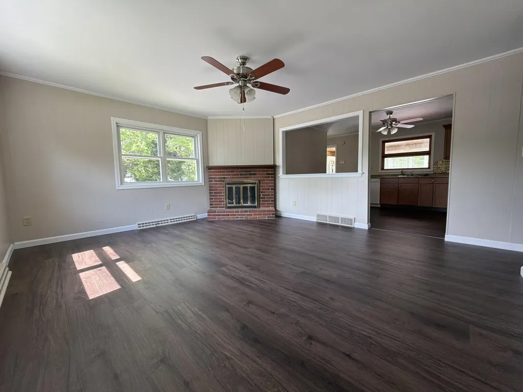 231 River Road Topsham ME 04086