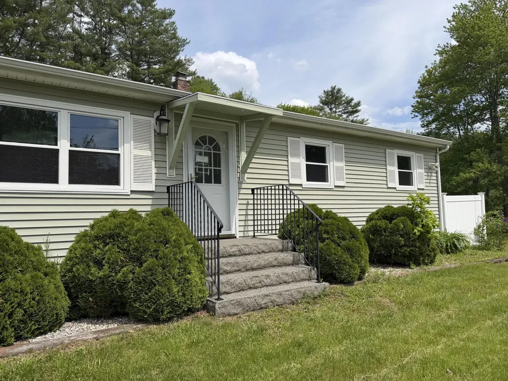 231 River Road Topsham ME 04086