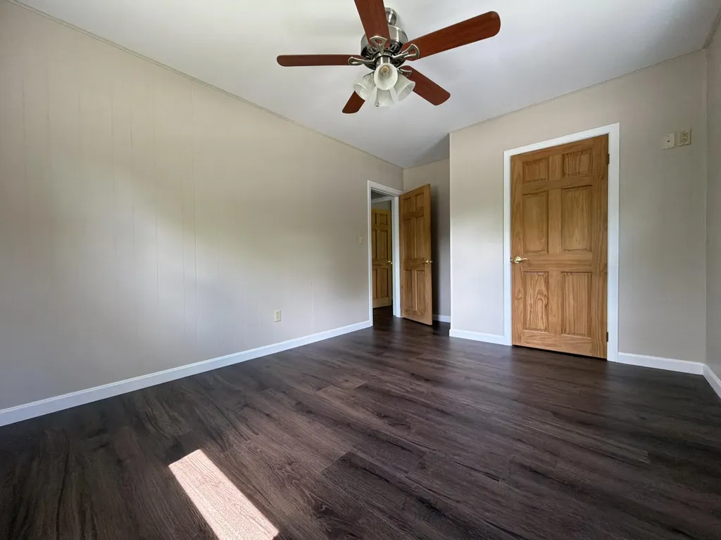 231 River Road Topsham ME 04086