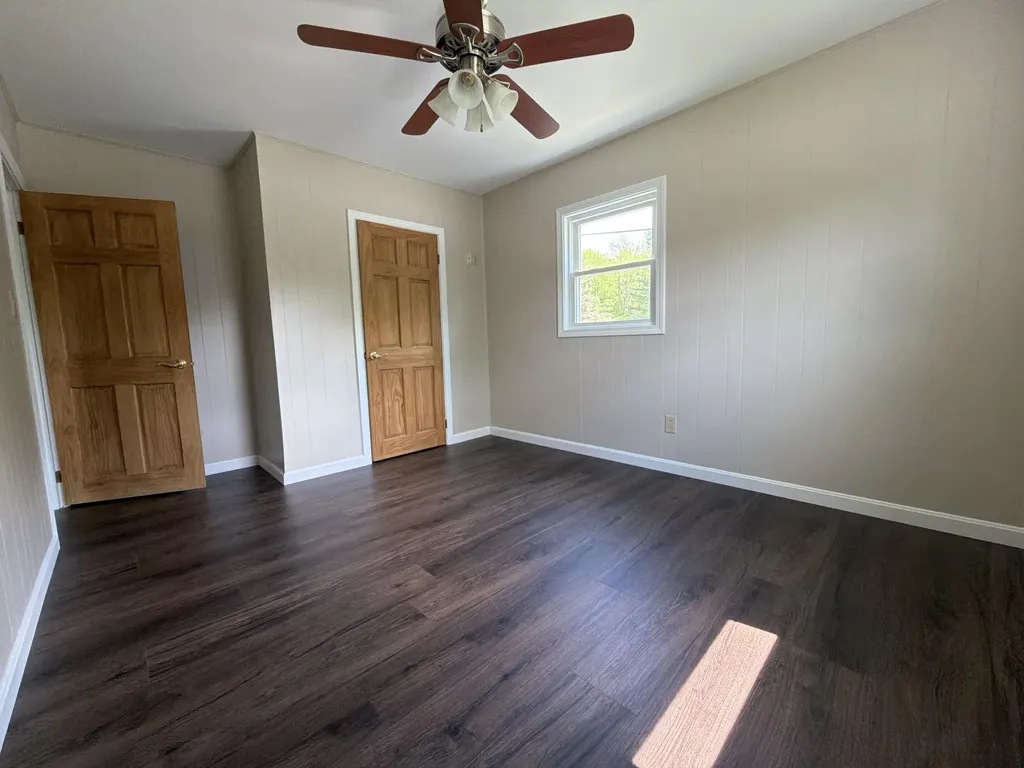 231 River Road Topsham ME 04086