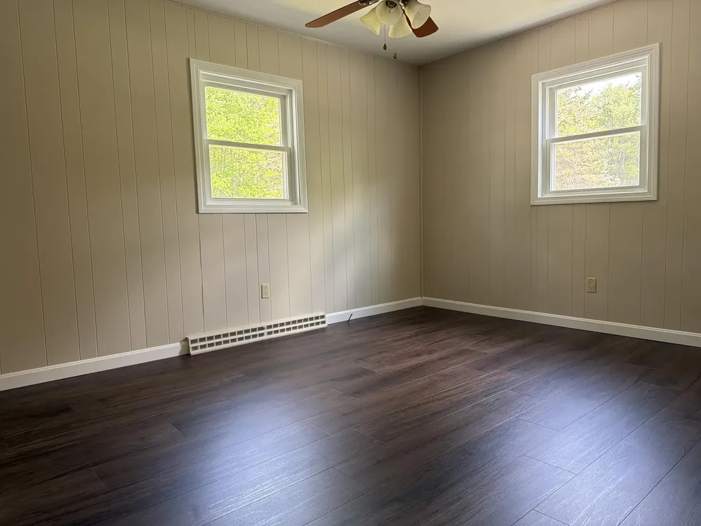231 River Road Topsham ME 04086