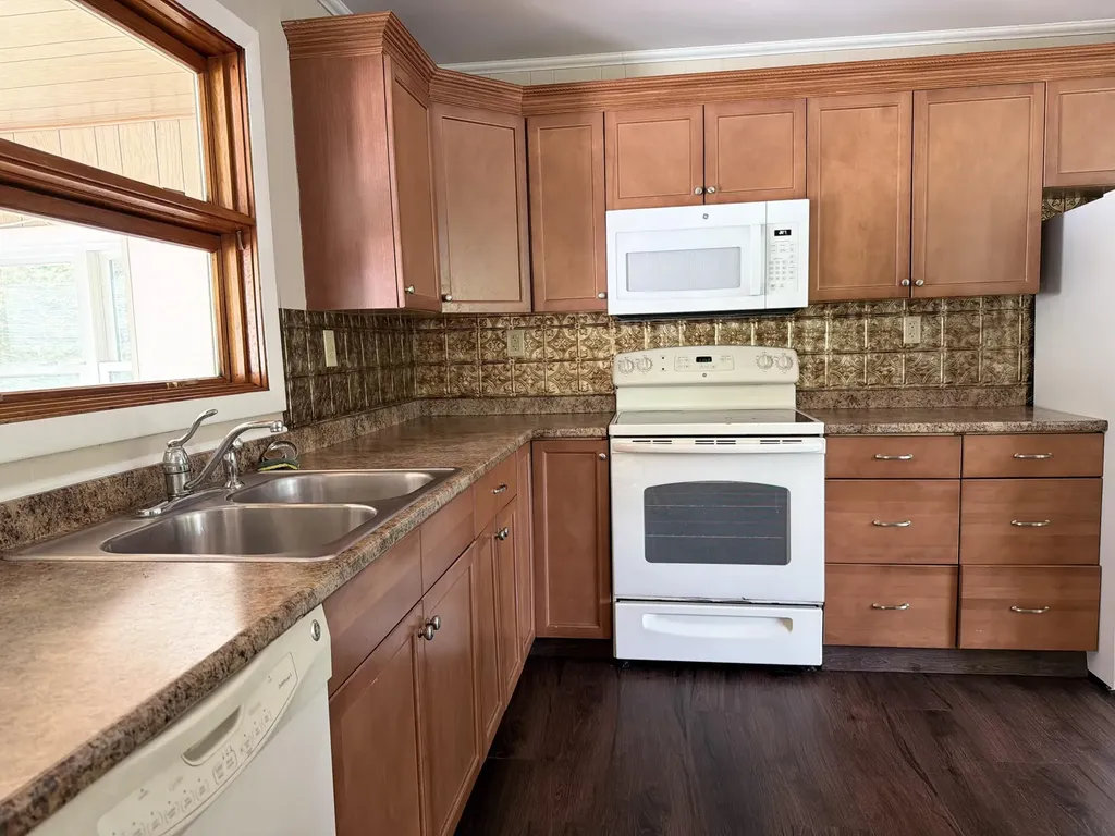 231 River Road Topsham ME 04086