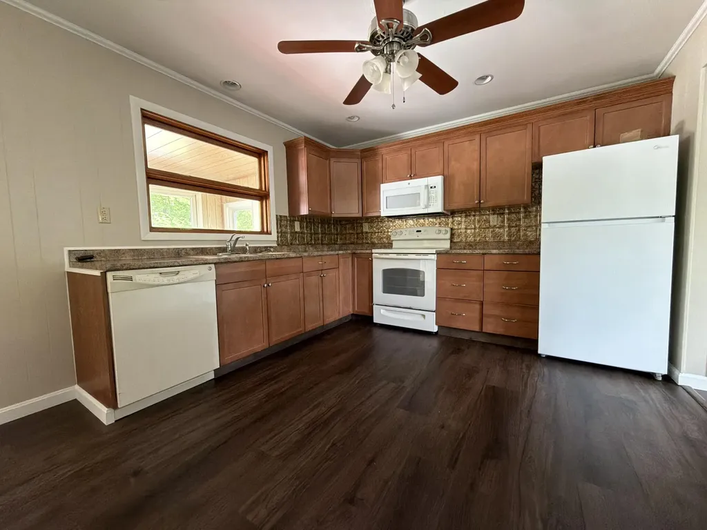 231 River Road Topsham ME 04086