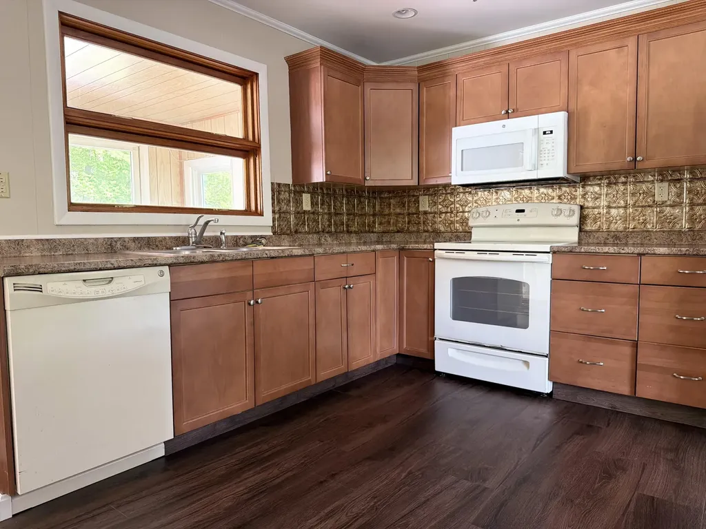 231 River Road Topsham ME 04086