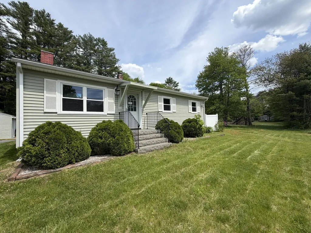 231 River Road Topsham ME 04086