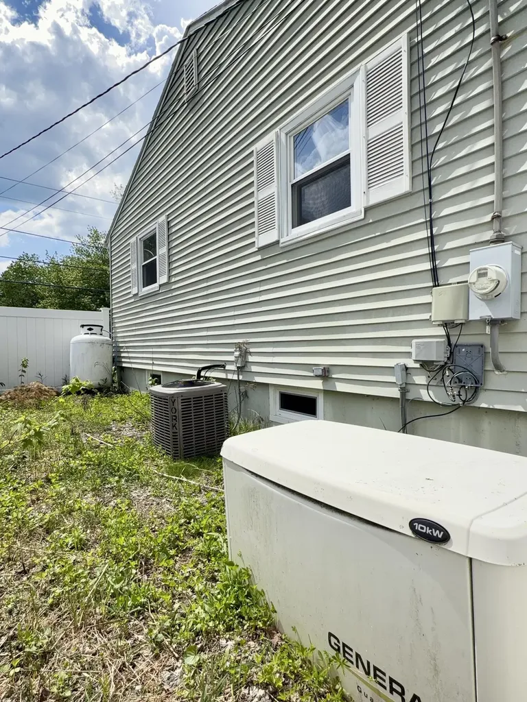 231 River Road Topsham ME 04086
