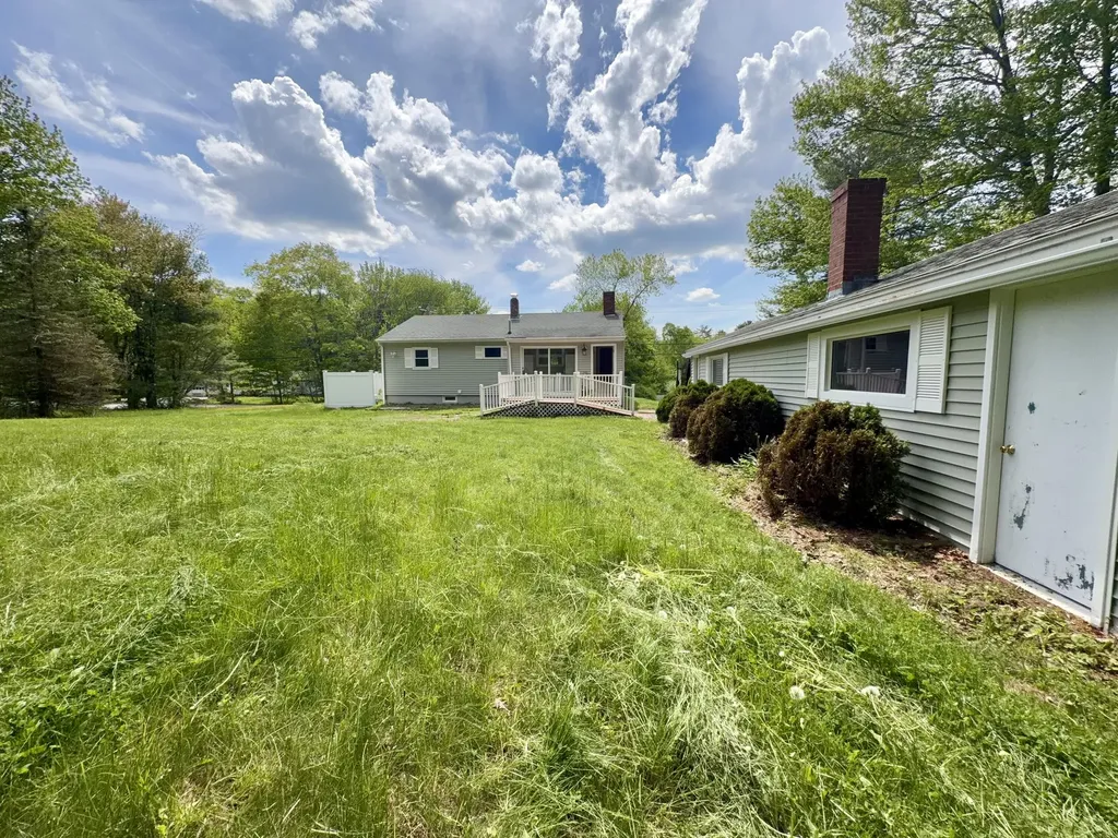 231 River Road Topsham ME 04086