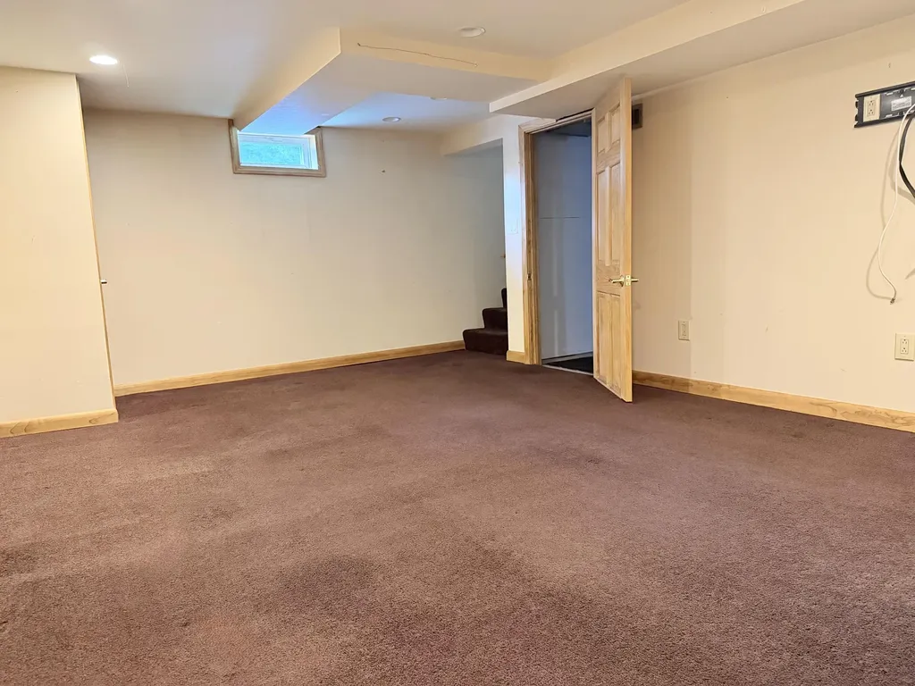 231 River Road Topsham ME 04086