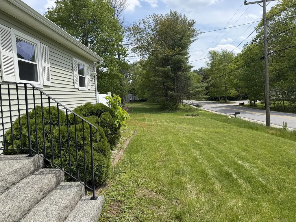 231 River Road Topsham ME 04086