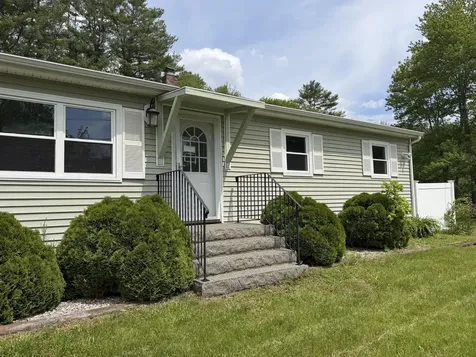 231 River Road Topsham ME 04086