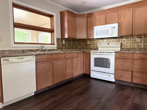 231 River Road Topsham ME 04086