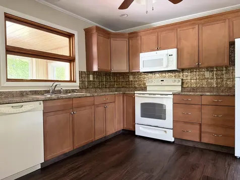 231 River Road Topsham ME 04086